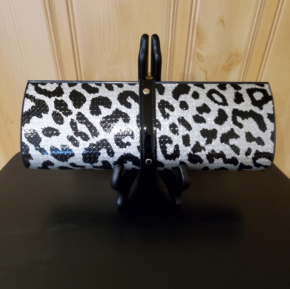 NWT🖤Black and Silver leopard print clutch